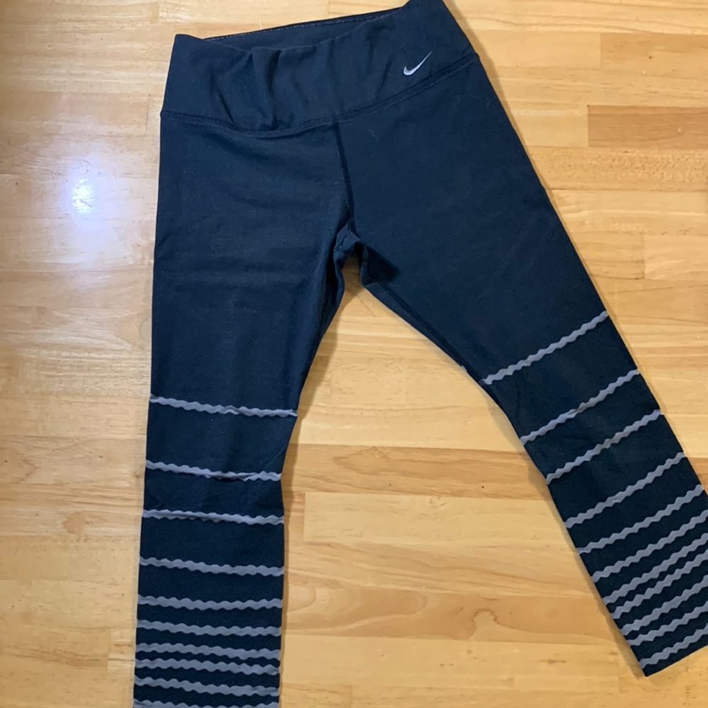 Nike size small crop leggings. Like new.